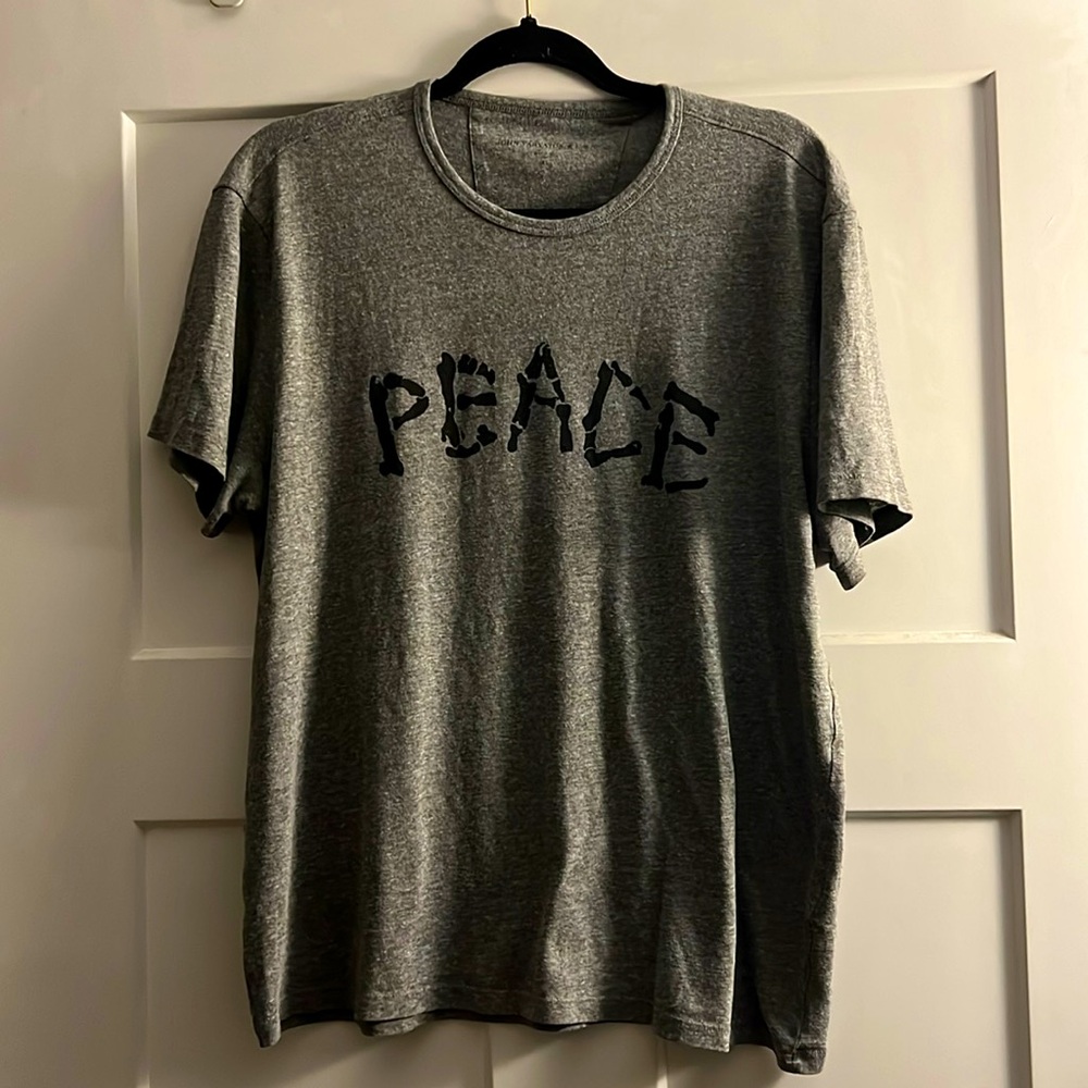 Men’s John Varavatos peace t size XL